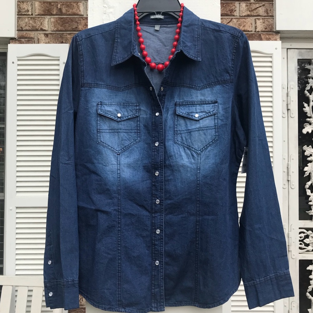 Fitted denim shirt